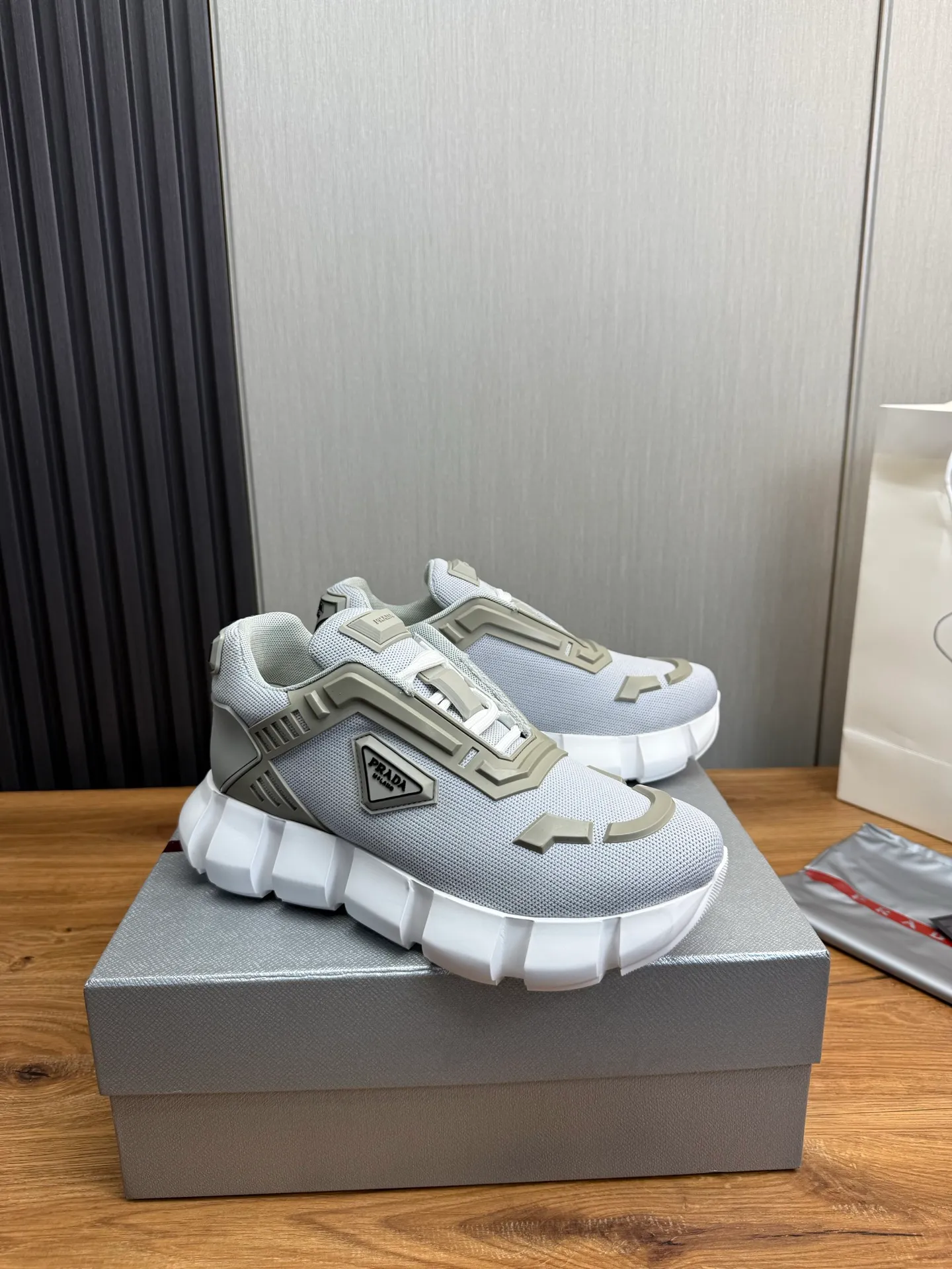 Factory price 580💰 [PRADA] Men's shoes are popular in the counter, official website is synchronized, 1 high-quality shipment ✔️Original mesh + cowhide lining, 1🆚1 replica, original bottom, 38-45 (45 customized, non-refundable)